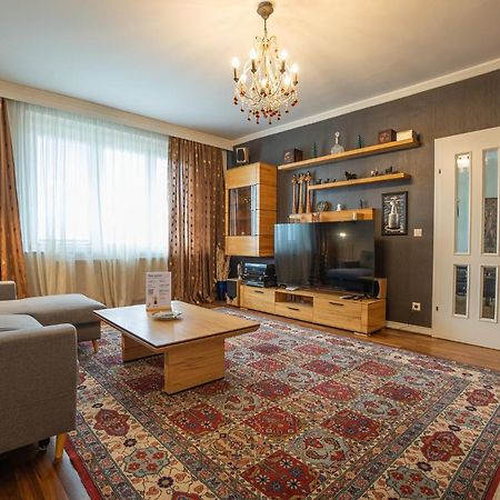 Apartment With A Balcony - 15 Min To City Center Wien Exteriör bild