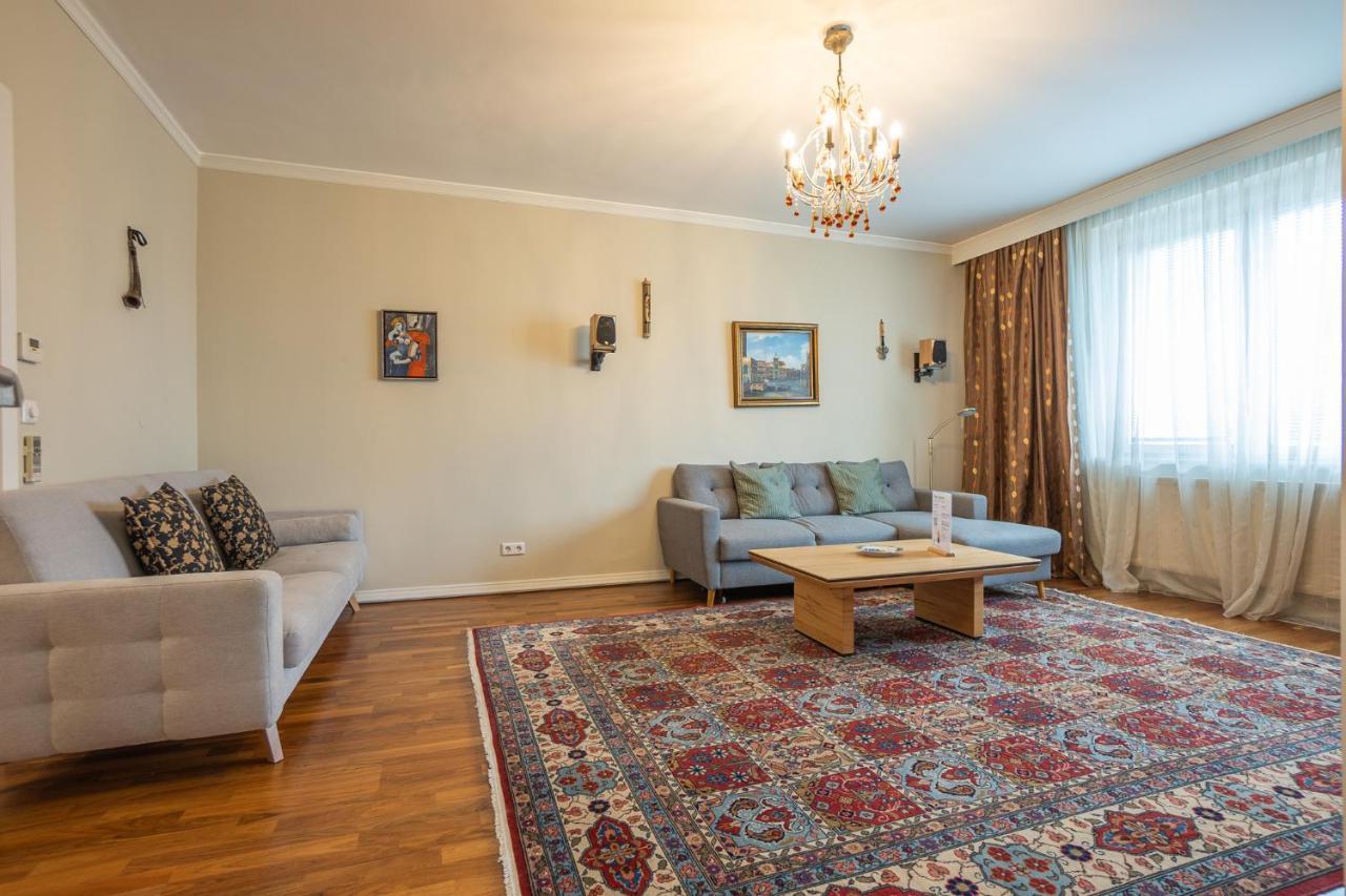 Apartment With A Balcony - 15 Min To City Center Wien Exteriör bild