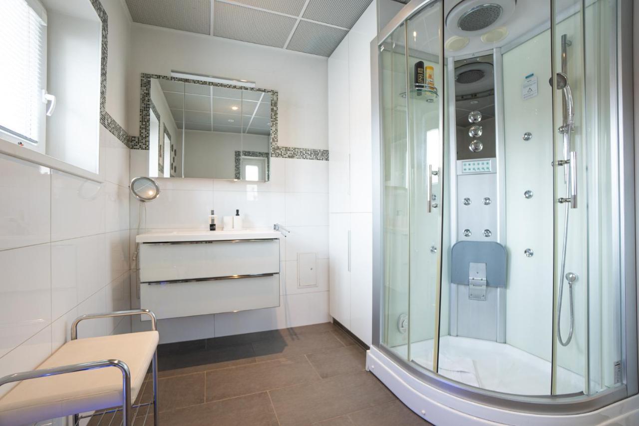 Apartment With A Balcony - 15 Min To City Center Wien Exteriör bild