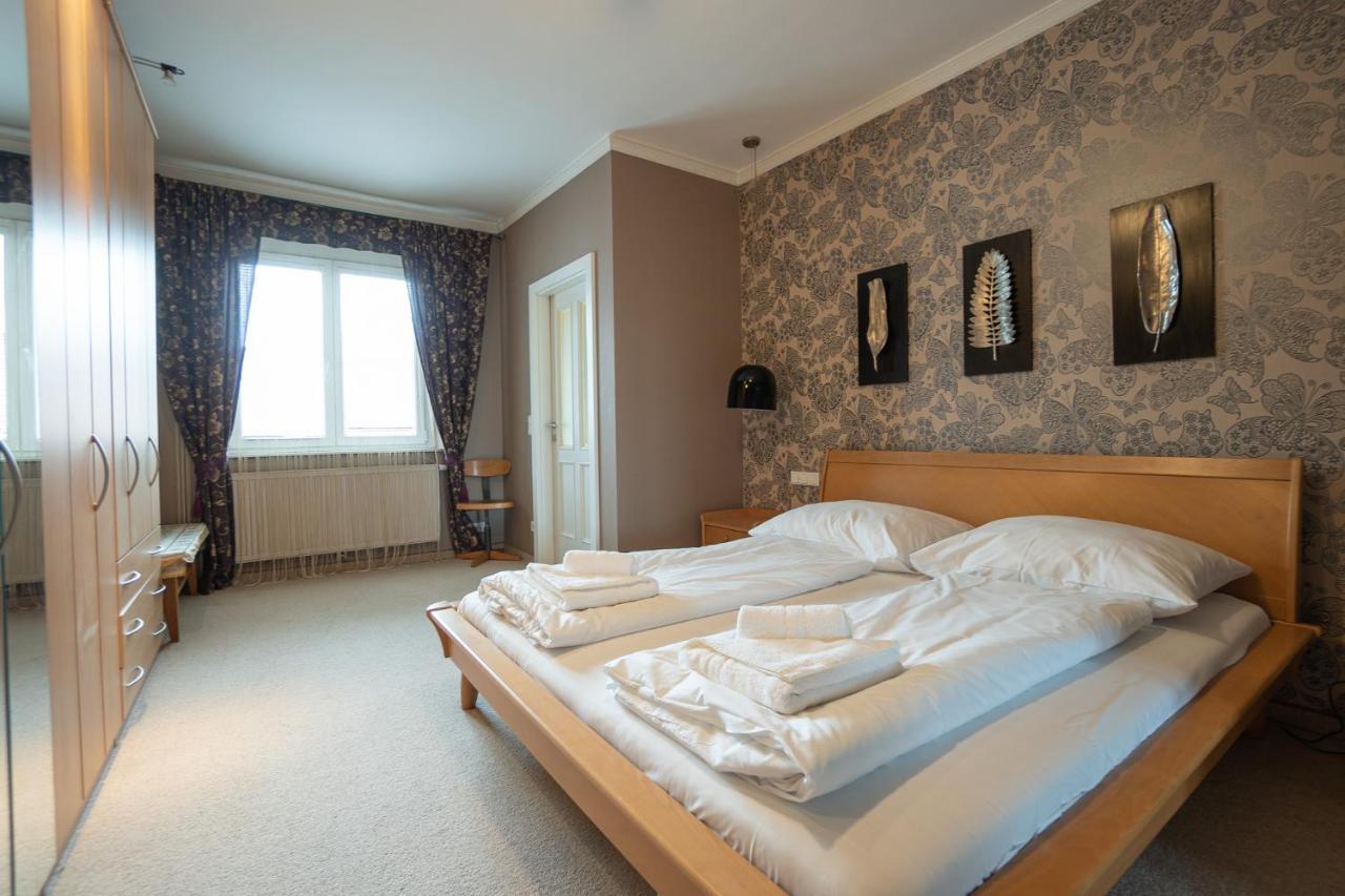 Apartment With A Balcony - 15 Min To City Center Wien Exteriör bild