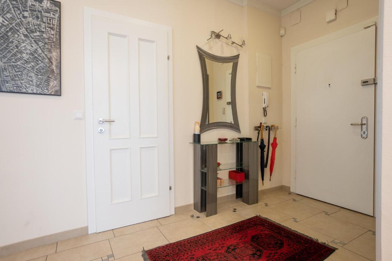 Apartment With A Balcony - 15 Min To City Center Wien Exteriör bild