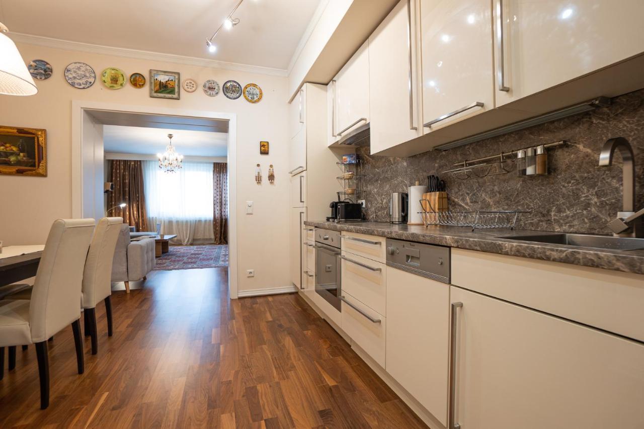 Apartment With A Balcony - 15 Min To City Center Wien Exteriör bild