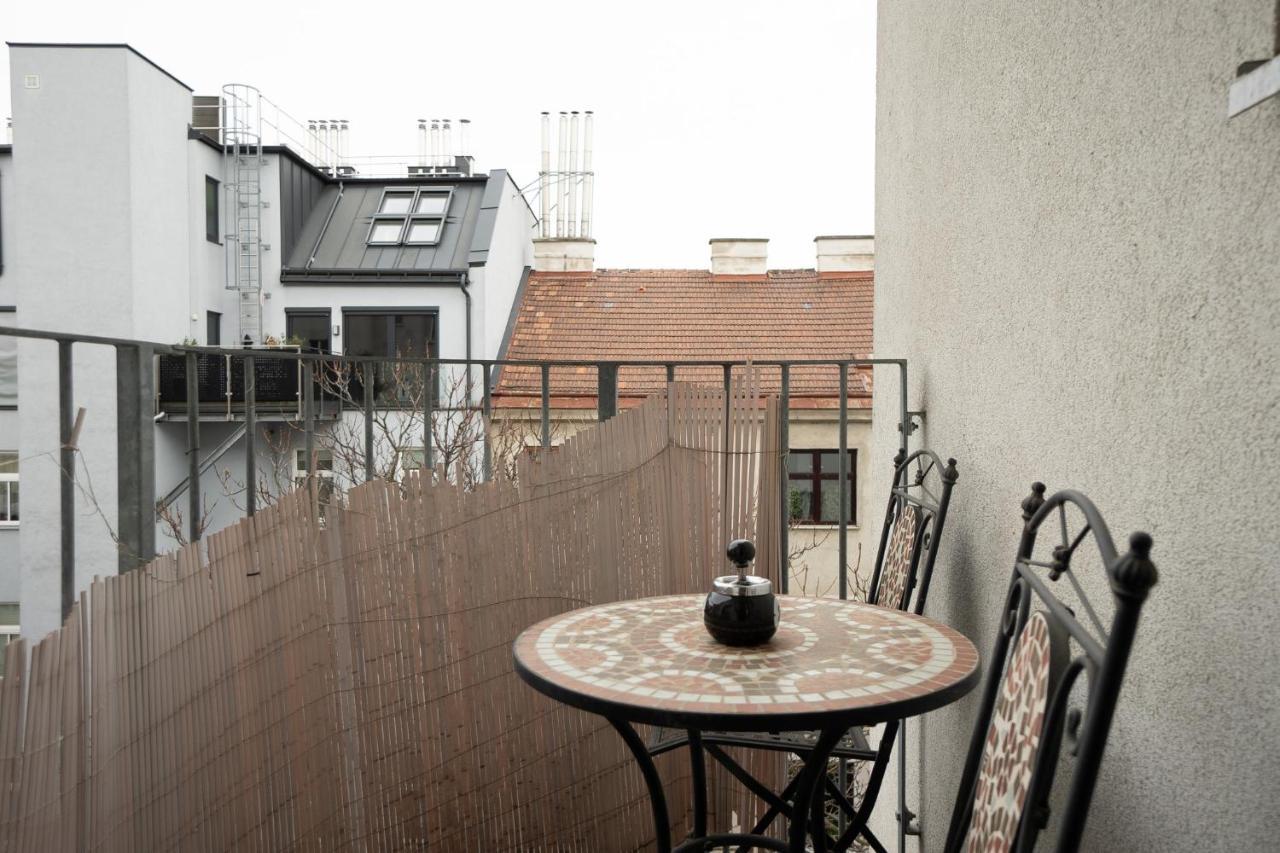 Apartment With A Balcony - 15 Min To City Center Wien Exteriör bild