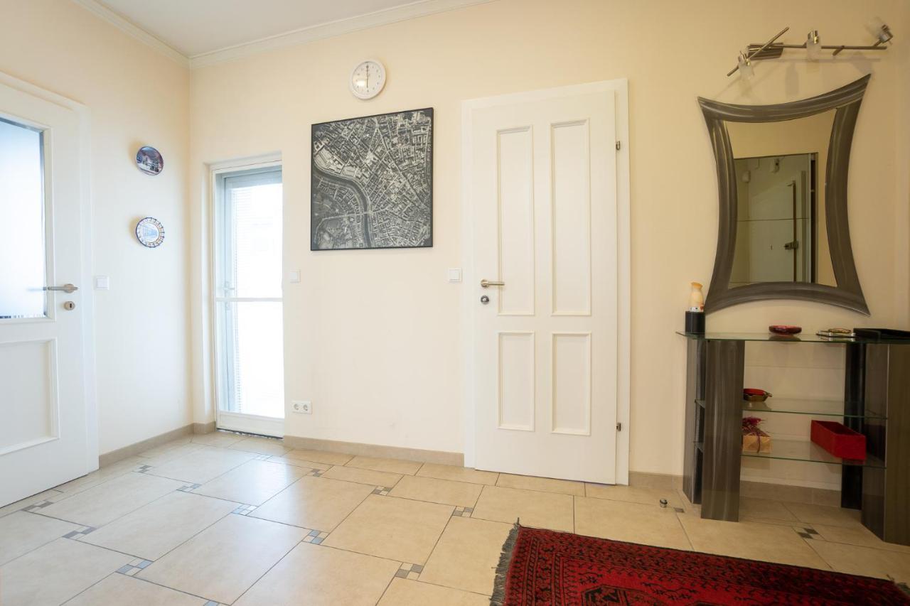 Apartment With A Balcony - 15 Min To City Center Wien Exteriör bild