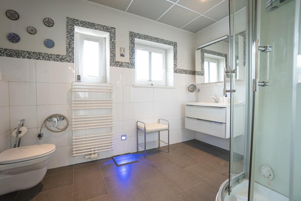 Apartment With A Balcony - 15 Min To City Center Wien Exteriör bild