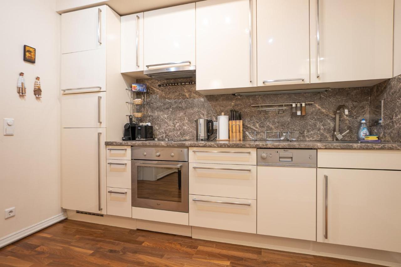 Apartment With A Balcony - 15 Min To City Center Wien Exteriör bild